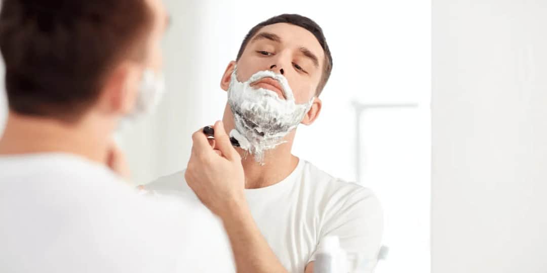 Jak używać pianki do golenia, aby uniknąć podrażnień i cieszyć się gładkością
