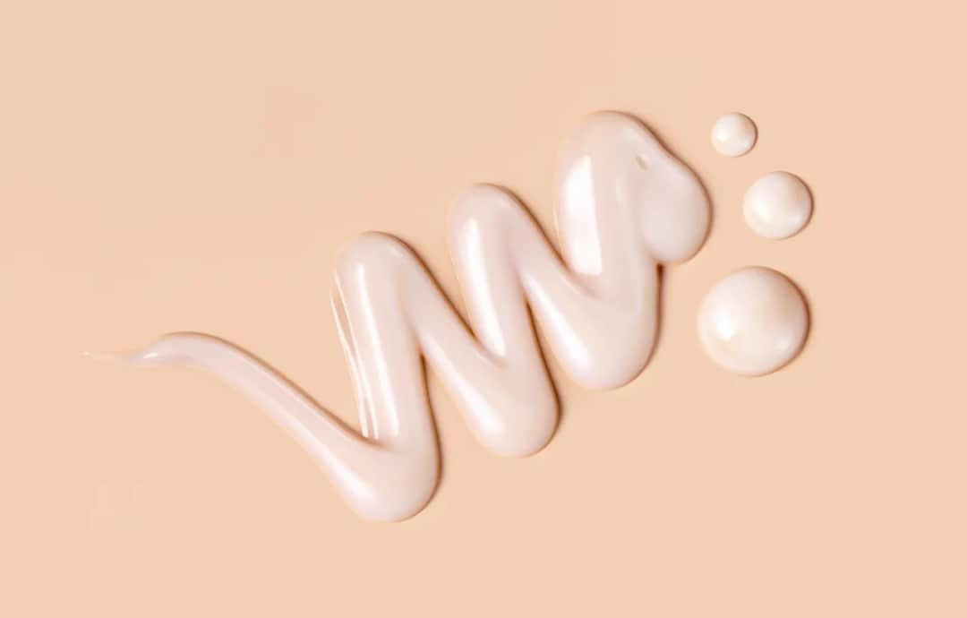 Najlepsze bazy pod makijaż wygładzające zmarszczki - wybierz mądrze