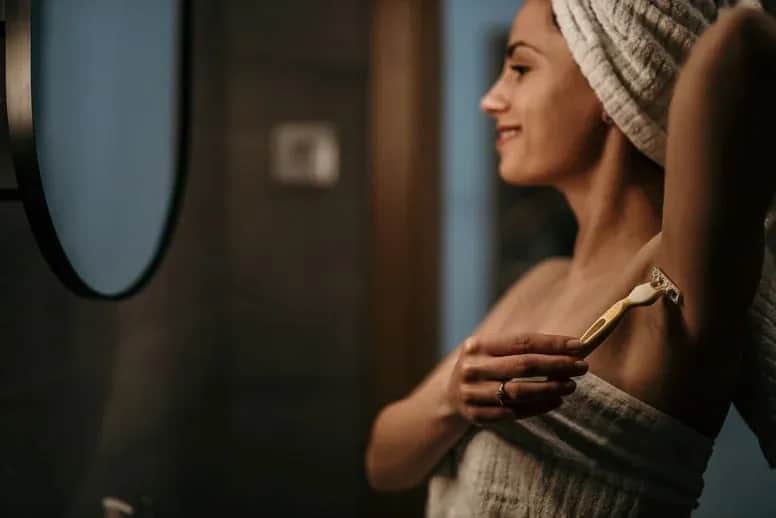 Czy golenie pach jest zdrowe? Odkryj prawdę o higienie i zdrowiu