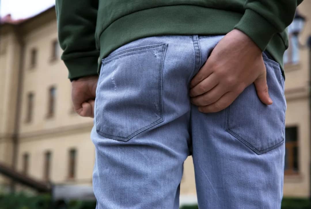 Czy mężczyzna powinien golić odbyt? Poznaj zalety i wady tej decyzji