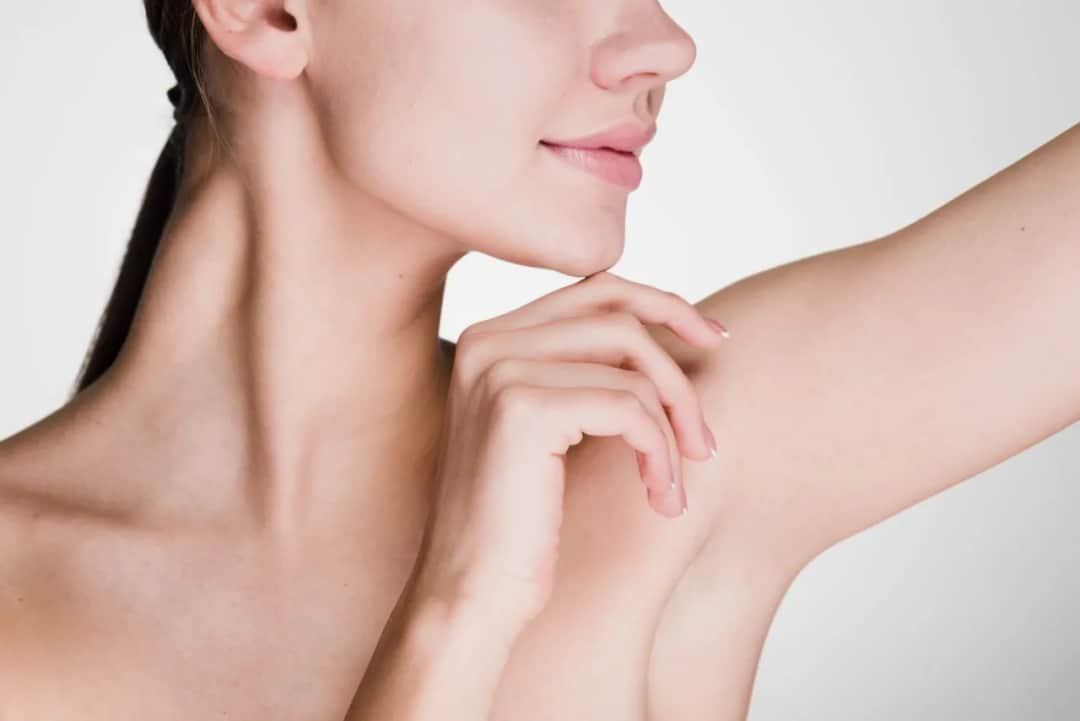 Jak dobrze golić pachy bez podrażnień i zyskać gładką skórę