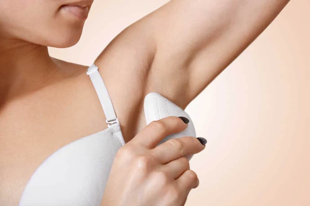 Czy golić pachy? Odkryj korzyści i uniknij podrażnień