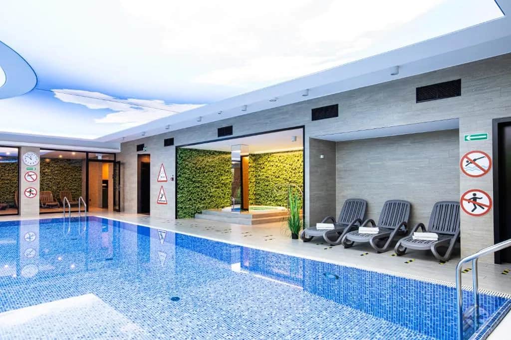 Najlepsze baseny spa i jacuzzi: porównaj modele i wybierz idealny dla siebie