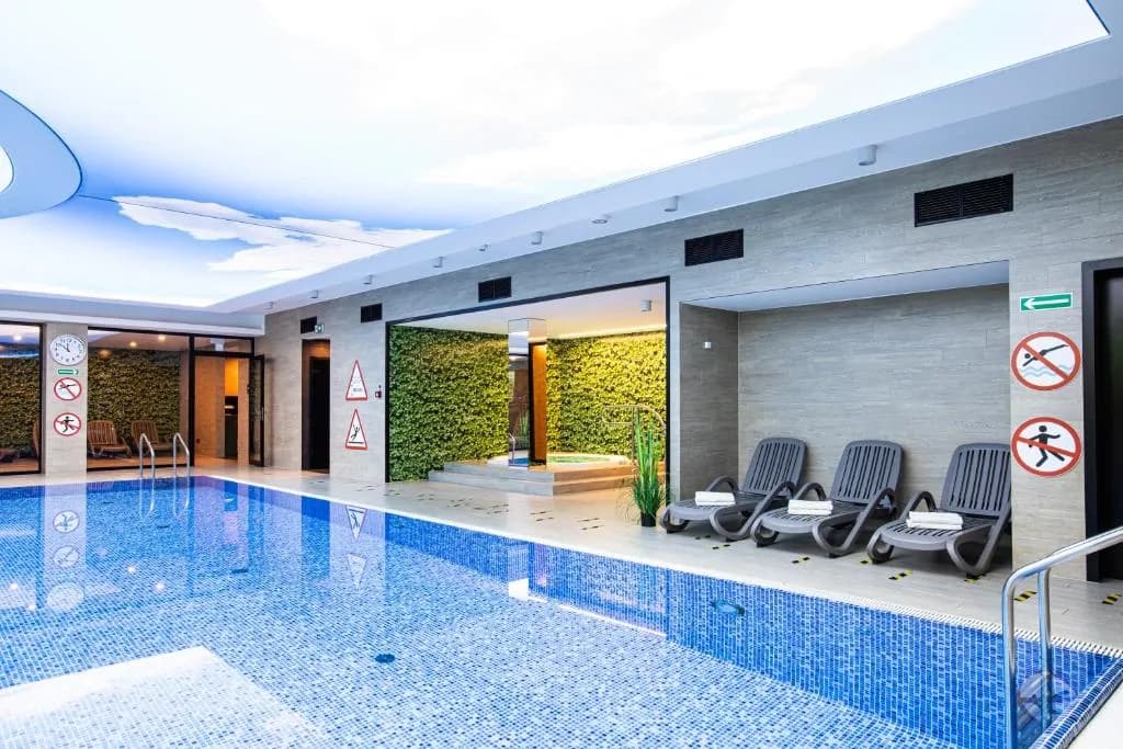 Najlepsze baseny spa i jacuzzi: porównaj modele i wybierz idealny dla siebie