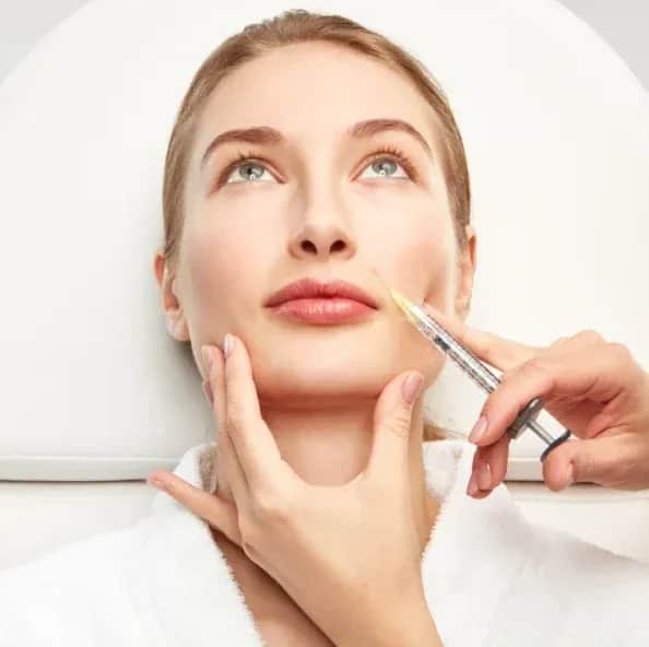 Botoks co to? Poznaj zastosowania i skutki uboczne tej terapii