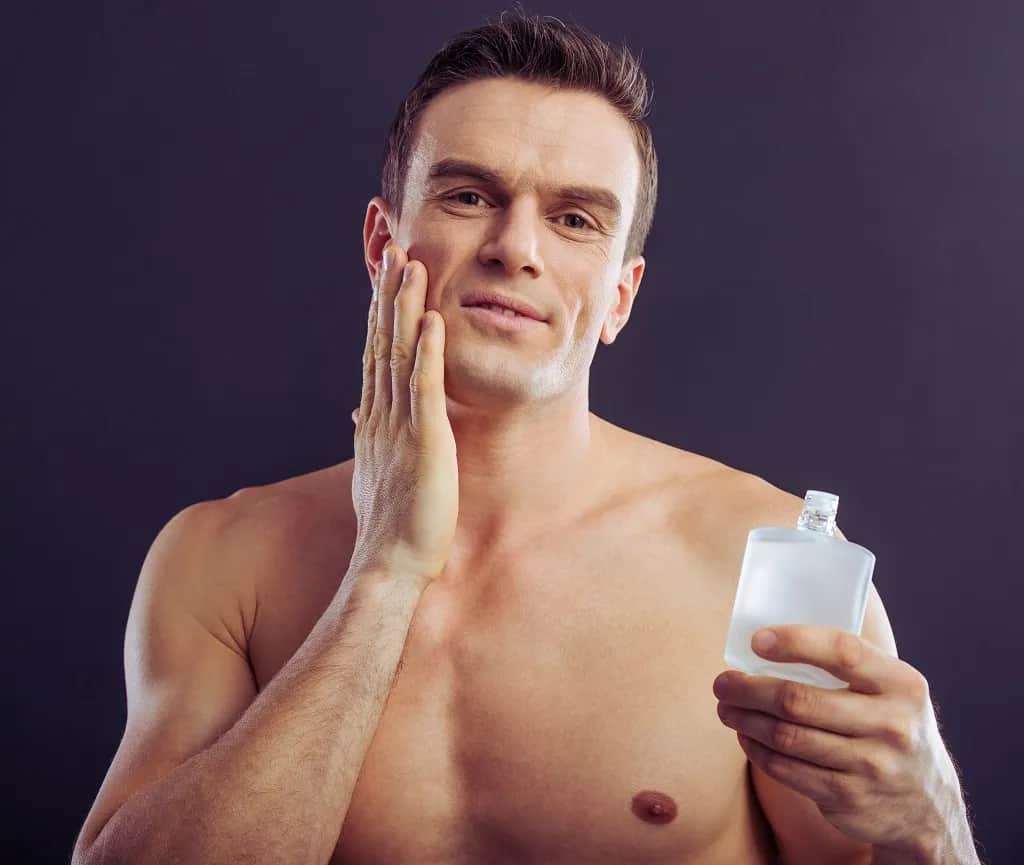 Po co jest woda po goleniu i jak może uratować Twoją skórę